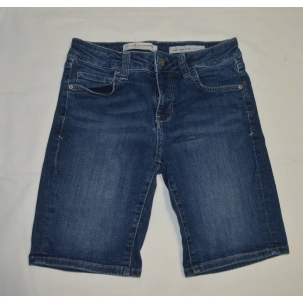 Pilcro and the Leterpress Sz 26 High-Rise Slim Medium Wash Jean Shorts